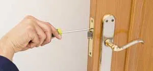 Affordable Locksmith Services Philadelphia, PA 215-622-2271 - trunk-unlock-01